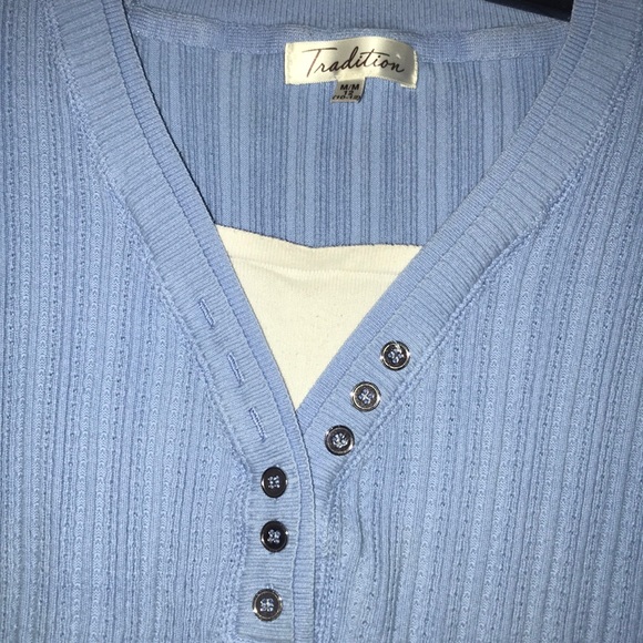 Tradition V neck top size medium - Picture 2 of 5